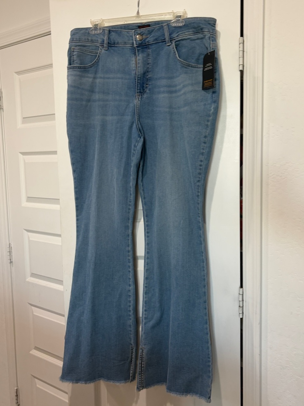 NWT Lee’s Light Blue Women’s Flare Jeans